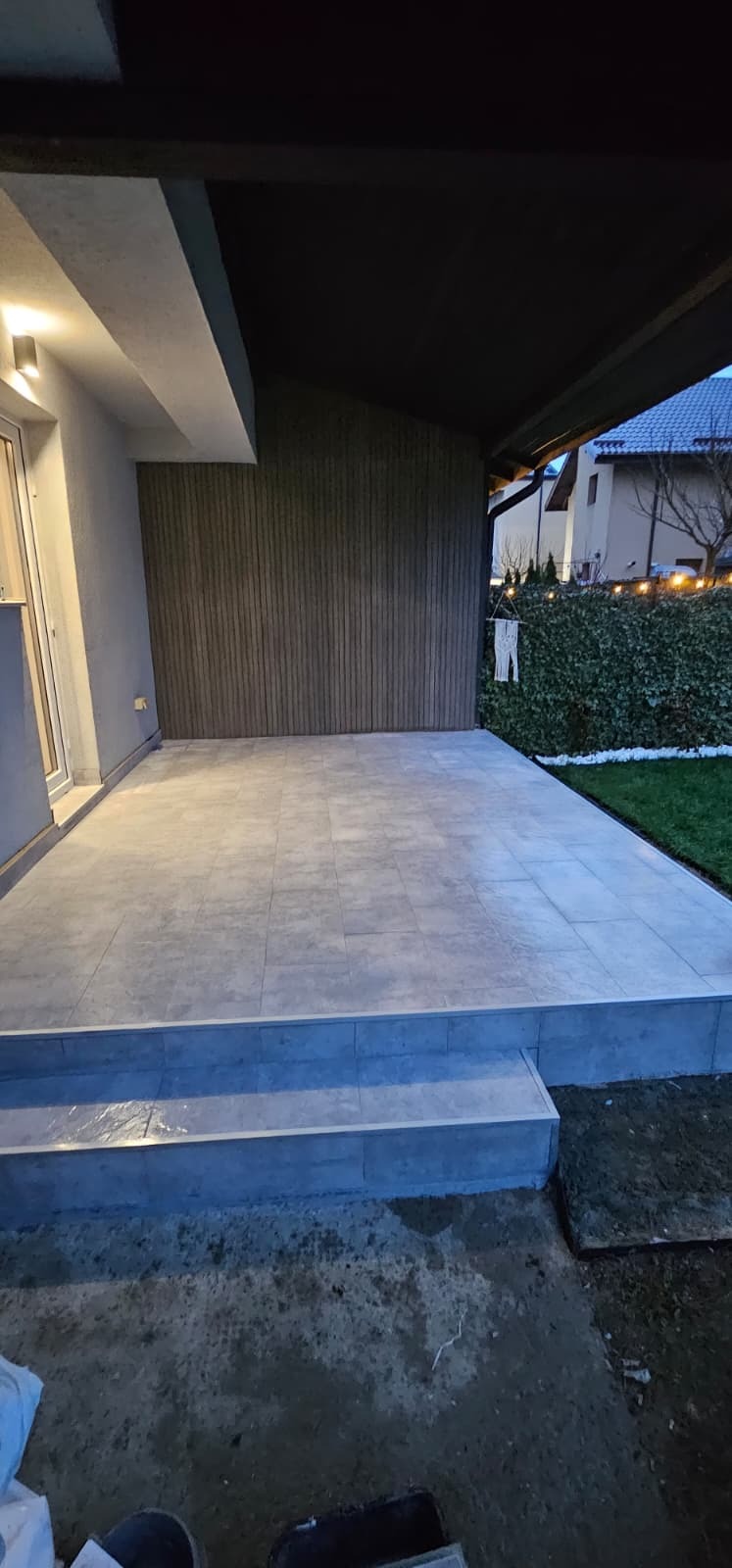 Montaj terasă gresie la clientul Gabriel – lucrare finalizată, vedere laterală, București